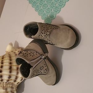 Oshkosh suede boots 👢 booties